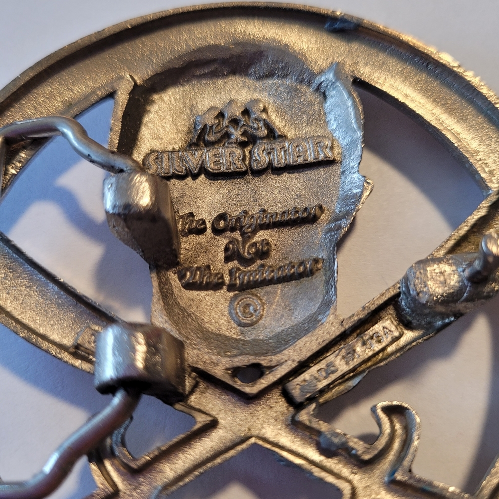 Pirate Skull and Crossed Swords Heavy Metal Buckle - Picture 4 of 5